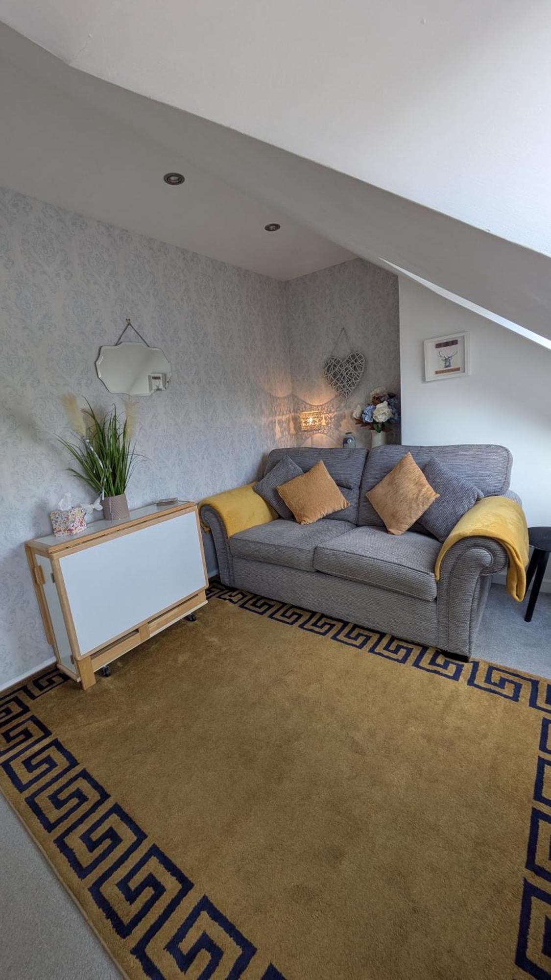 Village Life- Private Attic Suite - Living Room, Bedroom And Bathroom Newtown St Boswells Buitenkant foto